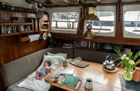 This family lives on their sailboat. Here’s how they make it work Catalina 30 Sailboat Interior, Living On A Boat Aesthetic, Sailboat Living Interiors, Houseboat Aesthetic, Live Aboard Sailboat, Small Sailboat Interior, Pilothouse Sailboat, House Boat Interior, Houseboat Decor