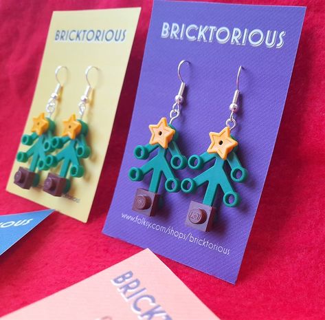 Lego Gingerbread Man, Lego Jewelry Ideas, Lego Themed Christmas Tree, Diy Lego Ornaments, Lego Jewelry Diy, Diy Lego Earrings, Nerdy Christmas Tree, Lego Gift, Lego Ornaments