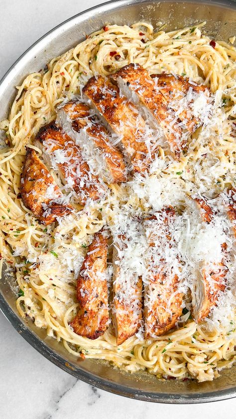 Lemon Parmesan One-Pan Pasta – Bad Batch Baking - Restaurant... Easy Chicken Alfredo Pasta, Alabama Recipes, Simple Chicken Alfredo Recipe, Pan Pasta, Batch Baking, One Pan Pasta, Restaurant Copycat, Buffalo Ranch, Chicken Tetrazzini