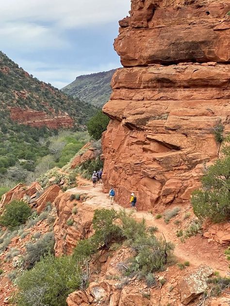 This Picturesque 7-Mile Trail In Arizona Is One Of The Most Gorgeous Hikes In The Southwest Arizona Farm, Sedona Arizona Hiking, Sedona Arizona Travel, Jeep Trails, Arizona Hiking, Desert Botanical Garden, Mesa Arizona, Beaver Creek, Arizona Travel