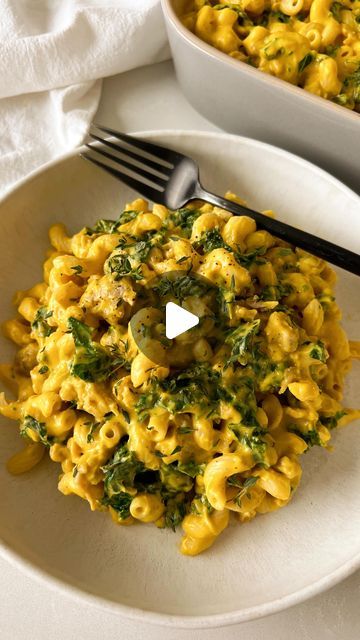 Maddie Ireland on Instagram: "file this away under cozy fall foods i could eat on repeat ✨ this spin on the viral baked feta pasta uses butternut squash instead of tomatoes which yields the most creamy, delish sauce. kinda giving trader joe’s butternut squash mac n cheese a run for their money tbh 😏 

to keep this gluten free & add in a bit more protein and fiber, i serve it with @eatbanza chickpea pasta. also this is optional, but to make it a full balanced meal i like to wilt in some kale & mild italian chicken sausage (i buy the links from @wholefoods and then remove the casing) 🌱

comment the word LINK to have the recipe sent directly to you! if that doesn’t work, it’s also linked in my bio. enjoy!

#fallrecipes #bakedfetapasta #viralfood #butternutsquash #pastarecipes #healthydinner Butternut Squash Mac N Cheese, Butternut Squash Mac, Butternut Squash Mac And Cheese, Baked Feta Pasta, Italian Chicken Sausage, Baked Squash, Baked Feta, Protein Food, Baked Pasta