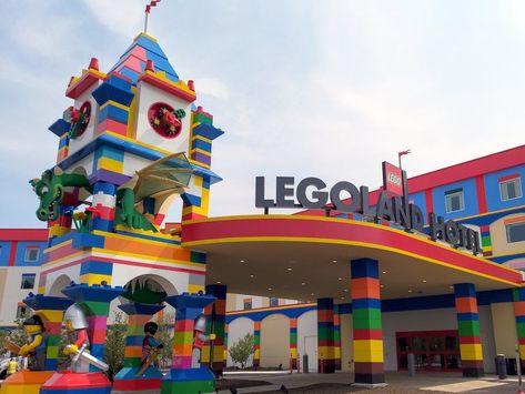 After more than a year of waiting, Legoland New York Resort is officially fully open today with the debut of Legoland Hotel: Legoland California Hotel, Noel Decor, Kid Friendly Vacations, New York Hotel, Candy Toys, Legoland California, Lego Land, Best Christmas Toys, Disney World Rides