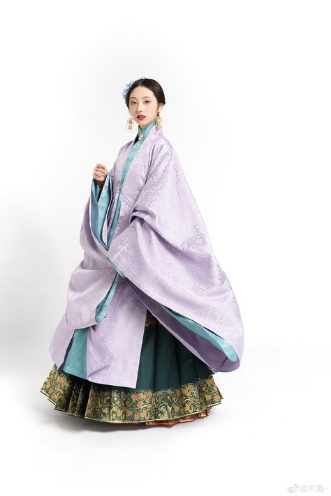 Chinese Hanfu, Ming dynasty Hanfu Ming Dynasty, Ming Dynasty Clothing, Chinese Historical Fashion, Ancient China Clothing, Chinese Ancient Clothing, Ming Dynasty Hanfu, Dynasty Clothing, Traditional Asian Dress, Ancient Chinese Dress