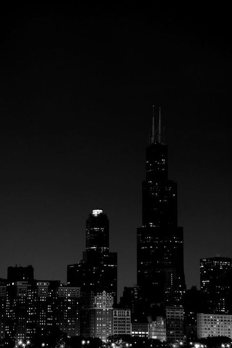 Beauty Iphone Wallpaper Chicago, Chicago Cityscape, Chicago Aesthetic, Evening Pictures, Chicago At Night, Black And White City, Misty Morning, Chicago Skyline, Black And White Wallpaper