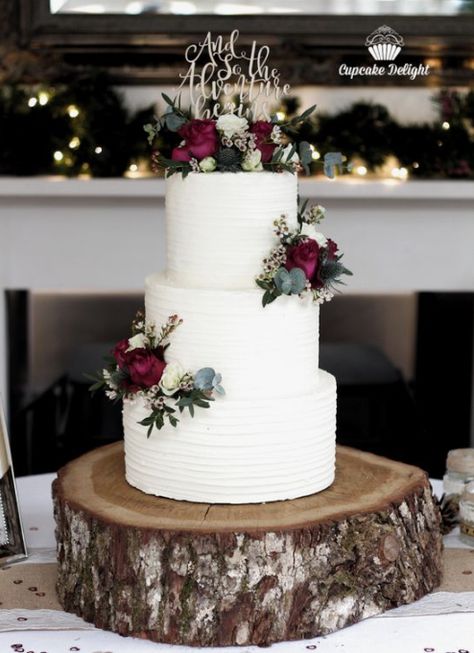 Wedding Cake Burgundy Flowers, Textured Buttercream Cake, Cakes With Flowers, Textured Buttercream, Vintage Pasta, Burgundy Wedding Cake, Cakes Flowers, Wedding Themes Spring, 3 Tier Wedding Cakes