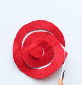 Felt Rose Tutorial, How To Make Felt Roses, Felt Roses Diy Pattern, Valentine Felt Ornaments, Felt Roses Diy, Felt Rose Pattern, Twin Crafts, Kentucky Derby Diy, Christmas Headband Diy