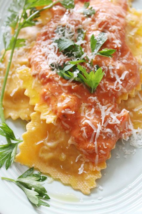 The Only Rose Sauce Rose Sauce Recipe, Ravioli Sauce Recipe, Vegetable Ravioli, Rose Pasta, Ravioli Sauce, Ravioli Recipe, Italian Sauce, Crustless Quiche, Pasta Sauce Recipes