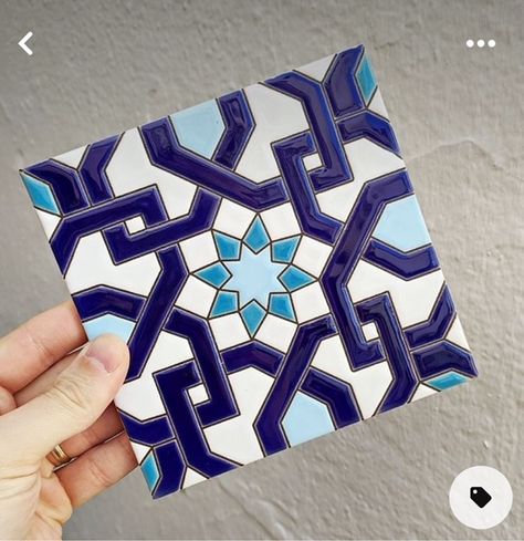 Spanish Style Design, Alhambra Tiles Patterns, Islamic Tile Art, Islamic Tiles Pattern, Tile Art Diy, Spain Tiles, Andalusian Tiles, Tile Drawing, Greek Tiles