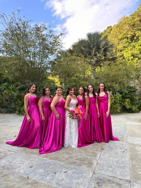 Fuschia Wedding Theme, Raspberry Bridesmaid Dresses, Fuschia Wedding, Magenta Wedding, Rose Fushia, Wedding Theme Colors, Bridesmaid Gown, Color Rosa, Weeding