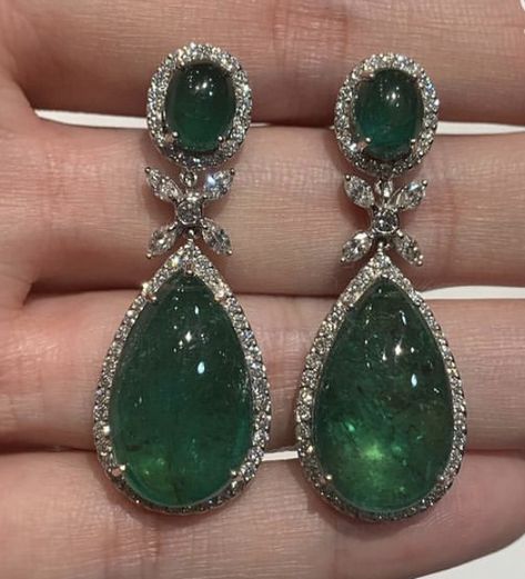 Earrings Green Stone, Jewelry Holder Aesthetic, Aesthetic Jewelry Holder, Emerald Jewelry Ring, Pinterest Jewelry, Diamond Jewelry Earrings, Aesthetic Jewelry, Black Beaded Jewelry, Gold Bride Jewelry