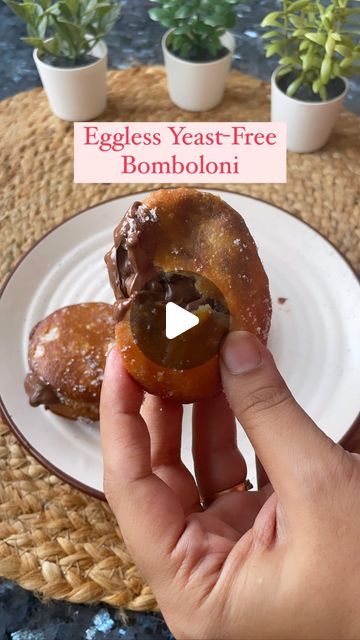 Eggless Bomboloni Recipe, Bombolini Donut Recipe, Donut Recipe Chocolate, Bomboloni Recipe, Recipe Donut, Jain Recipes, Eggless Desserts, Eggless Recipes, Filled Donuts