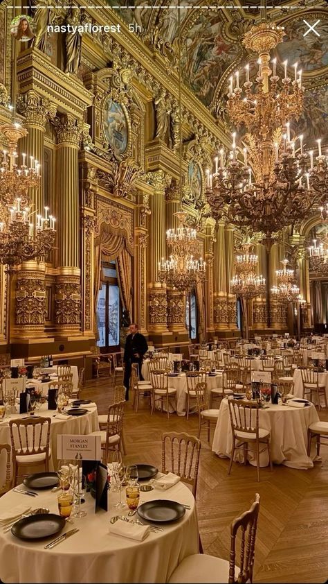 Royal Places Aesthetic, Wedding Reception Castle, Regal Themed Wedding, Wedding Royal Theme, Wedding Venues Old Money, Ballroom Theme Party, Royal Ball Theme Party, Royalty Prom Theme, Expensive Wedding Venues