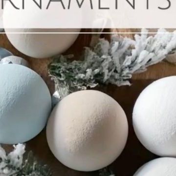 DECOR STEALS on Instagram: "Here is how to diy Velvet Flocked Ornaments!👇See instructions below and save this post for later! For more diy ornaments ideas, tap the link in bio to read our blog post featuring diy Christmas ornaments made by @beautifulinspire.co! What you need: Clear ornaments Small Paint brush Paint Baking soda Instructions: Mix baking soda into your paint to get a thicker pudding-like consistency. If you want more texture and grain then add more baking soda. Paint clear ornament. You’ll need about 2-3 coats. Allow drying time in between. Add velvet ribbon to the top. Hang your beautiful velvet ornaments on your Christmas tree! ⁠ TAP the link in bio to read our blog post featuring more diy Christmas ornaments! ⁠ @beautifulinspire.co #flockedornaments #velvet orname Baking Soda Christmas Ornaments, Diy Matte Christmas Ornaments, Paint Baking Soda, Baking Soda Paint, Christmas Tree Flocked, Flocked Ornaments, Velvet Ornaments, Diy Christmas Ball, Ornaments Ideas