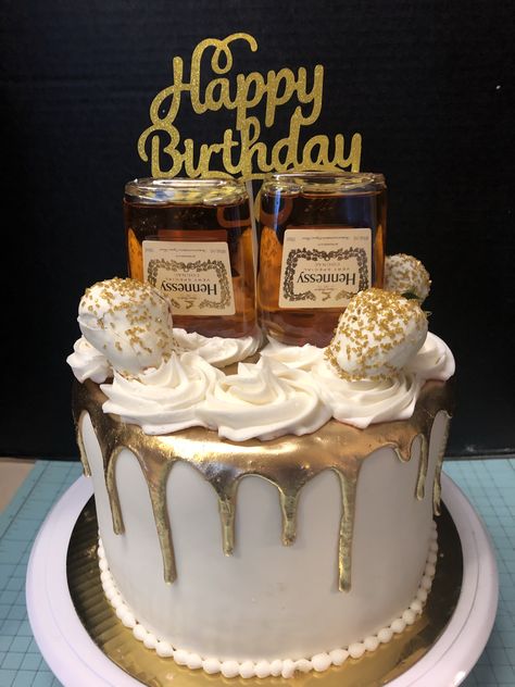 Henny Cake Henny Birthday Cake Ideas, Birthday Inpos, Henny Cake, Alcohol Birthday Cake, Hennessy Cake, Men Cakes, 19th Birthday Cakes, Gourmet Sweets, Aztec Symbols