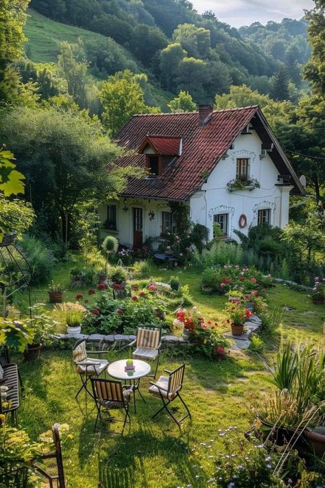 Farm Aesthetic Country Living House, Farm Life Aesthetic House, Country Life Aesthetic House, Country Side Italy, Inside Of Cottage, Cottagecore Bungalow, Farm Cottage Aesthetic, Rural House Country Living, Countryside Life Aesthetic