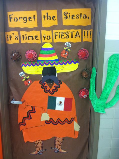 Forget the siesta, it's time to Fiesta Classroom Door! - Mexico International lesson Spanish Classroom Decor, Christmas Doors, Library Themes, School Door Decorations, Elementary Spanish, 5 De Mayo, Spanish Activities, Door Decorations Classroom, Classroom Language