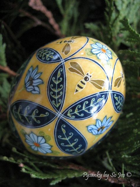 Pysanky Eggs Pattern, Easter Egg Art, Ukrainian Easter, Pysanky Eggs, Ukrainian Easter Eggs, Popular Crafts, Batik Art, Easter Egg Designs, Easter Egg Painting