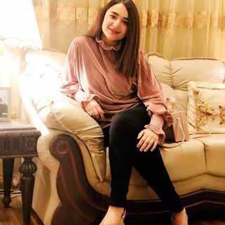 Somedays are perfectly pink 👛 👠 @michaelkors Yumna Zaidi, Beautiful Casual Dresses, Pakistani Celebrities, Glamour Photo, Beautiful Dresses For Women, Dress Indian Style, Pakistani Dress Design, Pakistani Actress, Girls Fashion Clothes