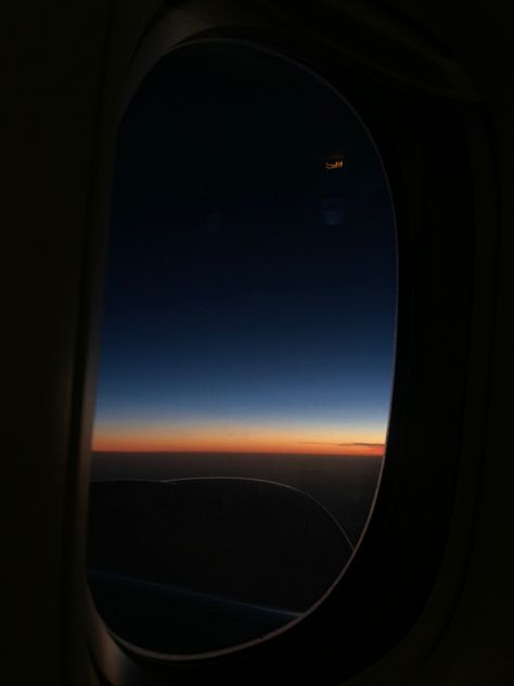 Sunrise Airplane Window, View Aesthetic Sky, Window View Night, Plane Window View, Airplane Window View, View Aesthetic, Plane Window, Earth View, Traveling Alone