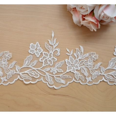 Cutwork Lace Border, Embroidery Veil, Embroidery Lace Border, Veil Diy, Romantic Veil, Lace Fabric Diy, Lace Drawing, Lace Motifs, Embroidery Fashion Detail