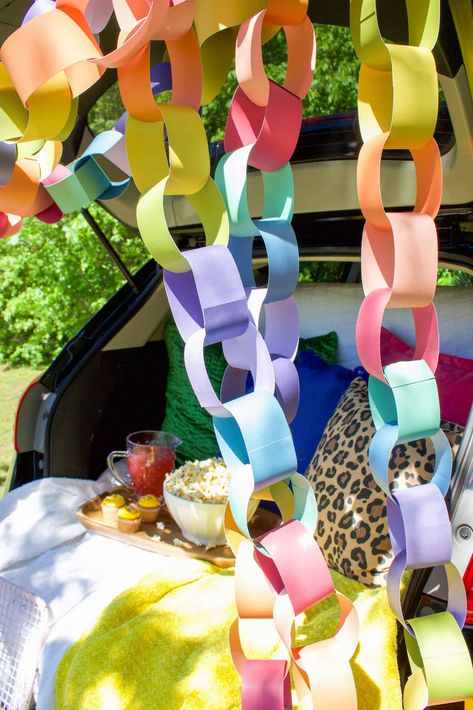 Paper Loop Garland, Paper Chain Wedding Decor, Paper Ring Garland, Rainbow Paper Chain, Paper Chain Decorations, Paper People Chain, Diy Paper Chain, Ch Digraph, Paper Chain Garland