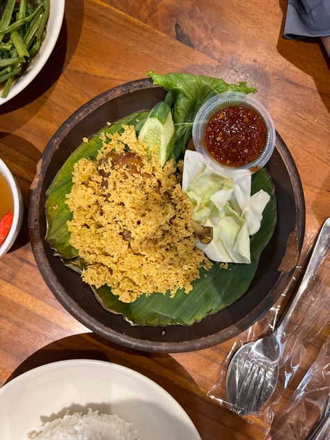 lagi makan ayam kremes di Harmoni ! Ayam Kremes