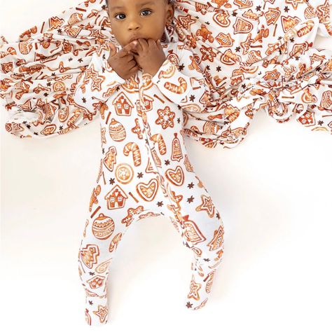 Little Pajama Co. Gingerbread Christmas-Themed Onesie Zipper Pajamas. New In Packaging. Never Opened. The Softest Bamboo Fabric! Baby Pjs, Christmas Onesie, Onesie Pajamas, Gingerbread Christmas, Bamboo Fabric, Baby Things, Pajama Sets, Christmas Pajamas