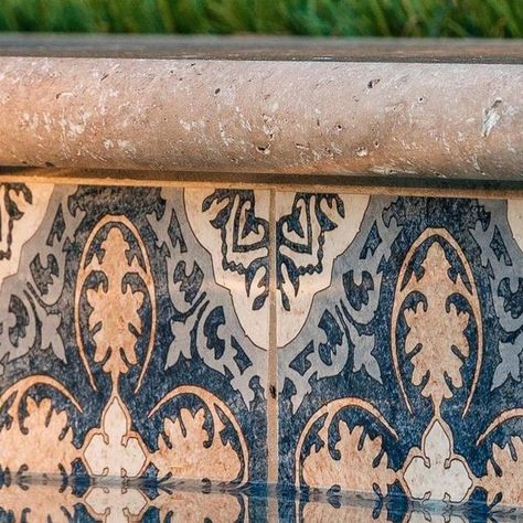 NPT Pool Products on Instagram: "Breathtaking photo by @envypoolsaz of NPT’s Geostone Geo Blue Pattern pool tile reflecting off the StoneScapes Aqua Blue finish. This project is a work of art. Thank you for sharing your fabulous work, #EnvyPoolsAZ! #Repost @envypoolsaz ・・・ Morrison Ranch Backyard in a box!!! We took this one from your standard backyard & inserted a perfect play pool for this awesome family in just a few short weeks! Some of the pool features include, Expansive Baja shelf, @a_amfg Infloor Cleaning System, Modern Pattern Tile by @nptpoolproducts , Turkish Ivory Travertine provided by @imperialwholesale & @pentair equip all the way around. Photography: @ethancooperphotography" Swimming Pool Wall Design, Spanish Pool Tile, Spanish Style Pool Tile, Mexican Pool Tile, Swimming Pool Tiles Mediterranean, Pool Tiles, Npt Pool Tile, Pool Tile Ideas, French Pattern Travertine Pool