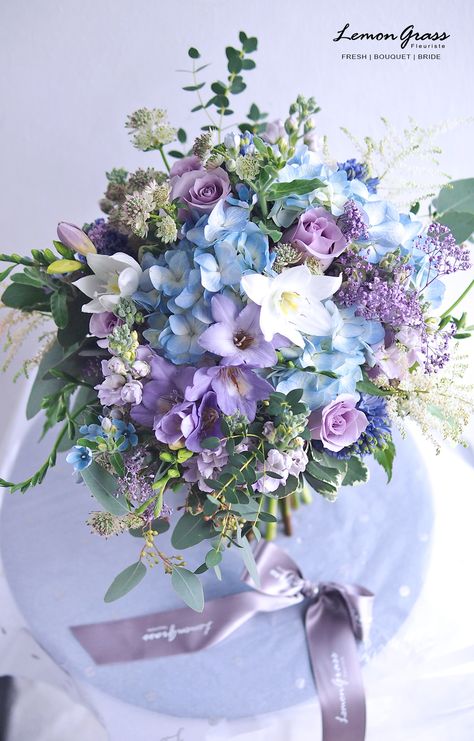 Wedding Bouquets Purple And Blue, Purple And Blue Flowers Wedding, Blue And Purple Wedding Flowers, Light Blue And Purple Wedding, Lilac And Blue Wedding, Purple Flower Arrangements, Blue Flower Arrangements, Purple Bouquets, Purple Wedding Theme