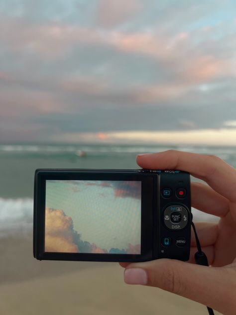 digital camera #hawaii #cameraaesthetic <3 Digital Camera Aesthetic, Vacation Digital Camera Photos, Digital Camera Photos Beach, Digital Camera Beach Pics, Digital Camera Aesthetic Nature, Beach Sunset Digital Camera, Digital Camera Photography, Beach Aesthetic, Camera Photo