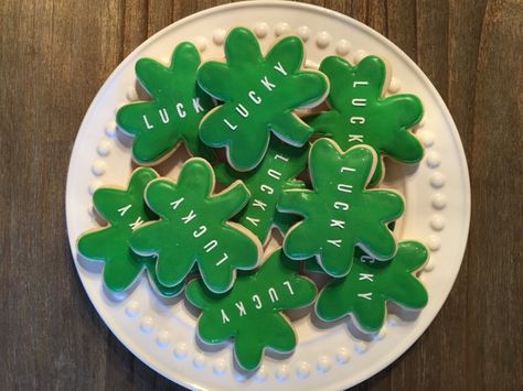 Four Leaf Clover Cookies, St Patrick Day Cookies, Clover Cookie, Gold Cookies, St Patrick's Day Cookies, Baking Hobby, St Patrick Day Treats, Leaf Cookies, Sugar Cookie Designs