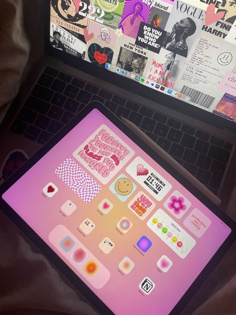 Cute Ipad Widget Ideas, Preppy Ipad Homescreen Ideas, Preppy Ipad Layout, Cute Iphone Phone Cases, Pink Aesthetic Ipad Setup, Pink Ipad Homescreen Ideas, Ipad Screen Aesthetic, Ipad Layout Ideas Pink, Ipad Setup Aesthetic Homescreen