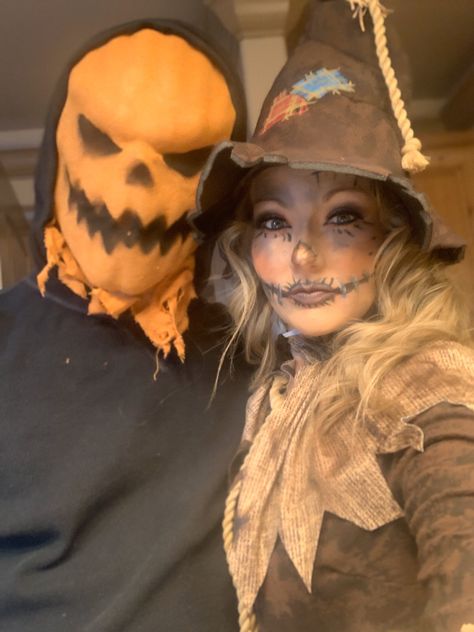 Scarecrow Couple Costume, Scary Scarecrow, Scarecrow Makeup, Couples Cosplay, Scarecrow Costume, Couple Costume, Trick R Treat, Halloween Makeup Looks, Couples Costumes