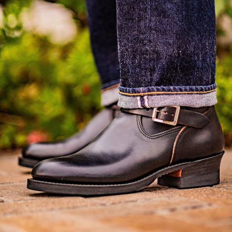 The Top Ten Best Engineer Boots You Can Buy Mens Engineer Boots, Engineer Boots Men, Monkey Boots, Boots Men Outfit, High Quality Boots, Engineer Boots, Best Flats, Tan Cowhide, Goodyear Welt