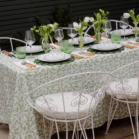 Outdoor wedding tables