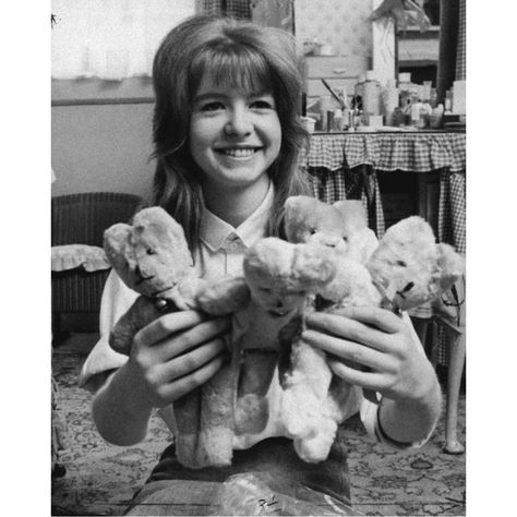 Lovely Jane Asher portrayed at home, august 7th, 1963. From Tracks UK. 🤍 • • • #janeasher #1963 #1960s #beatlesgirl #muse #actress #model #redhead #vintage #redhair #mod #explore #thebeatles #beatleswomen #beatlesgirls #explorepage #ladyjaneasher #somethingaboutjaneasher 70s Models, Jane Outfits, 60s Icons, Beatles Girl, Jane Asher, Pattie Boyd, British Celebrities, 60s Music, Lily Evans