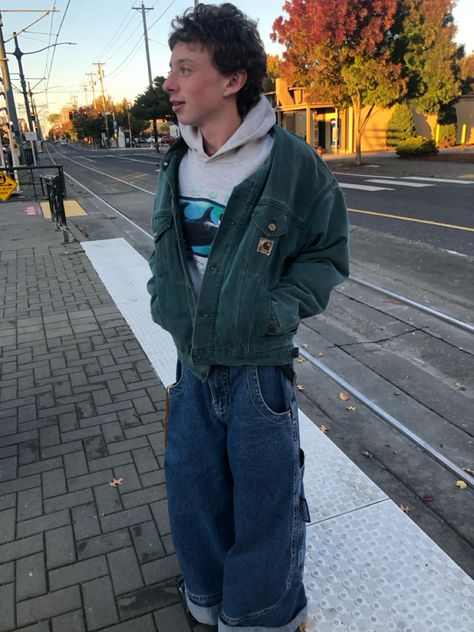 Carhartt jacket w perfect fade on top, paired with a vintage seaworld hoodie. On bottom I wore JNCO Kangaroos, trying to achieve the perfect pear shape. Carhartt Fleece Outfit, Mens Layered Fashion, Carhartt Sweater Outfit, Outfits With Carhartt Jacket, Styling Carhartt Jacket, Oversized Carhartt Jacket Outfit, Grey Carhartt Jacket Outfit, Blue Carhartt Jacket Outfit, Green Carhartt Jacket Outfit