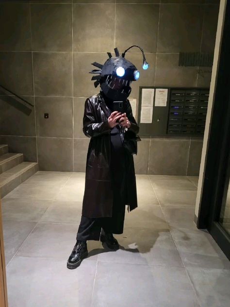 Angler Fish Halloween Costume, Eldritch Horror Costume, Halloween Fish Costume, Cosplay Mask Ideas, Angler Fish Character, Angler Fish Oc, Anglerfish Costume, Masked Cosplay, Fish Halloween Costume