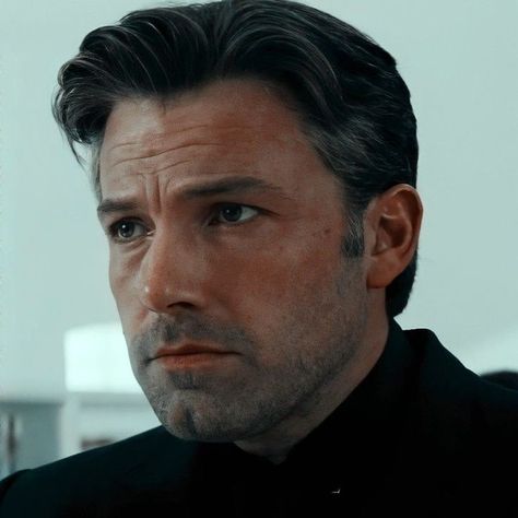 Ben Affleck Hair, Batman Haircut, Ben Affleck Bruce Wayne, Affleck Batman, Storm Marvel, Ben Affleck Batman, Face Anatomy, Batman Pictures, Dc Icons