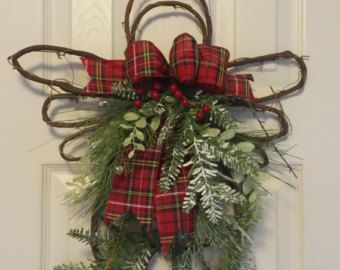 Angel, Christmas Angel, Angel Door Hanger, Grapevine Angel, Holiday Angel, Angel Decorations Grapevine Angel, Grapevine Ideas, Angel Door, Christmas Mantles, Angel Decorations, Tartan Ribbon, Holiday Angel, Shabby Christmas, Christmas Frame