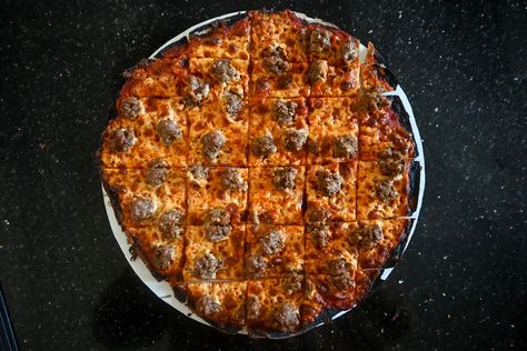 For the Squares: Chicago Tavern-Style Pizza Tavern Pizza Recipe, Tavern Style Pizza Crust Recipe, Chicago Tavern Style Pizza Recipe, Calzone Ideas, Toll House Fudge Recipe, Tavern Style Pizza, Tavern Pizza, Sausage Pizza Recipe, Italian Sausage Pizza