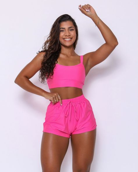 Conjunto Confy, Short e top no suplex, com cordinha de ajuste na cintura, top com tecido duplo. Tamanho único, #lookinspiração #fitness #ingleses #lojafitness #nortedailha #treino #mulheresquetreinam