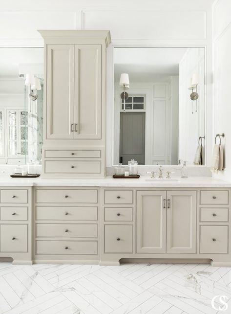 Custom Vanity Cabinets, Best Bathroom Paint Colors, Bathroom Cabinets Designs, Unique Bathroom Vanity, Kitchen Transitional, Custom Bathroom Vanity, White Bathroom Designs, Bathroom Vanity Designs, Best Bathroom Vanities