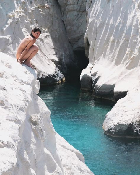 girl on a white cliff with blue waters in milos greek island Milos Greece Aesthetic, Coastline Aesthetic, Greek Summer Aesthetic, Aesthetic Turquoise, Greece Milos, Greece Aesthetics, Greek Beach, Greece Aesthetic, Milos Greece