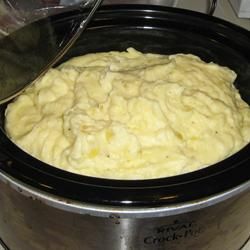 Slow Cooker Mashed Potatoes | "Glad to have found this recipe. This makes Thanksgiving and other family get-togethers so much easier." Basic Mashed Potatoes, Reheat Mashed Potatoes, Slow Cooker Mashed Potatoes, Make Ahead Mashed Potatoes, Mashed Potato Recipes, Crock Pot Cooking, Thanksgiving Recipes, Slow Cooker Recipes, Crock Pot