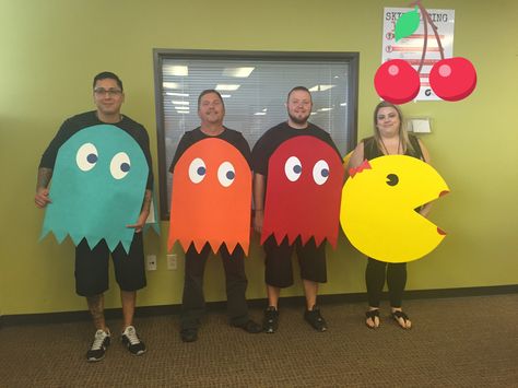 Mrs. Pacman costume !! Halloween Pacman group costume Video Games Costumes Diy, Pacman Halloween Costumes, Packman Halloween Costume Diy, Pacman Group Costume, Diy Pacman Costume, Pacman Ghost Costume, Pac Man Halloween Costume, Pacman Costume, Toy Costumes