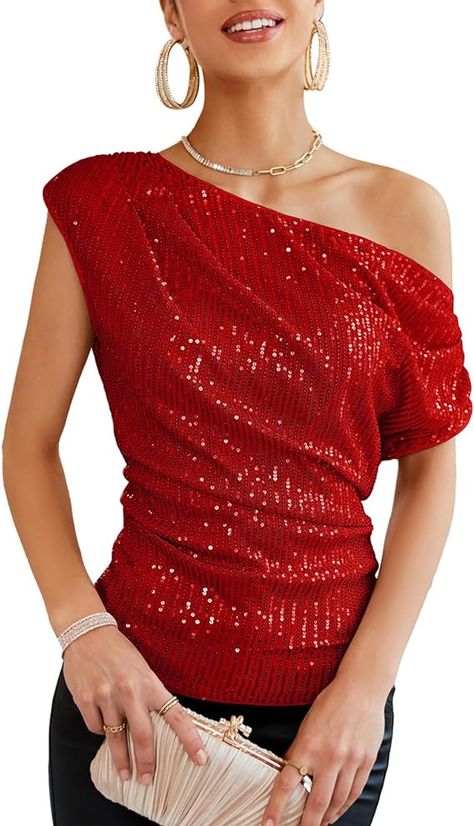 cute tops for the holiday season Sparkle Party, Sparkly Top, Glitter Top, Sequin Decor, Red Sparkle, Top Wedding Dresses, Graphic Tops, Trendy Shorts, Party Shirts