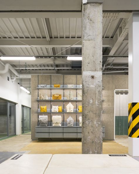 Aesop Store, Store Front Windows, Steel Beams, Diy Workshop, Retail Design Blog, Retail Interior, Store Opening, Kyoto Japan, Shop Interiors