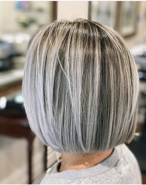 Silver Toned Blonde Hair Grey, Hair Grey Blonde, Hair Styles Grey, Sind Curtain Bangs, Was Sind Curtain Bangs, 2022 Short Hair, Short Haircuts Ideas, Short Bob Pixie, Haircut Gray Hair