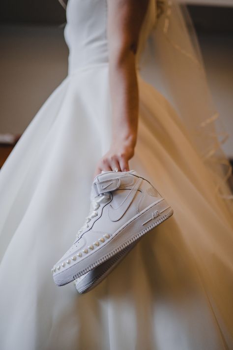 Nike Air Force 1s with heart-shaped pearls and ivory ribbon laces Wedding Nikes, Wedding Guest Dress Styles, Wedding Cake Ribbon, Jordan Wedding, Wedding Tux, Rock N Roll Wedding, Edgy Wedding, Flower Wedding Ring, Custom Shoes Diy